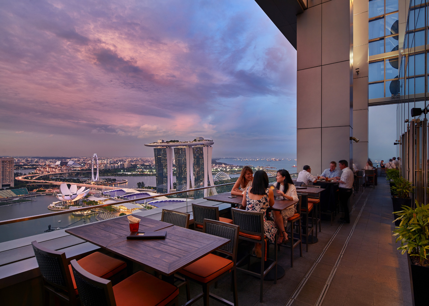 Level 33 | Romantic bars