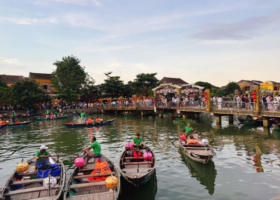 hoi an attractions | lantern boat ride